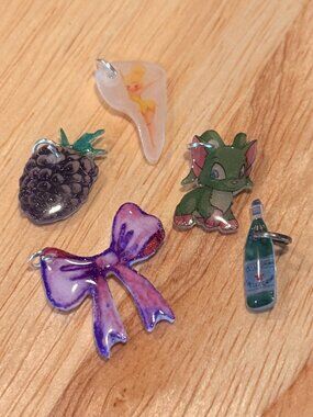 Y2K Kawaii Mini Charms — Tinkerbell, Neopets, Blackberry, Bow & Sparkling Water